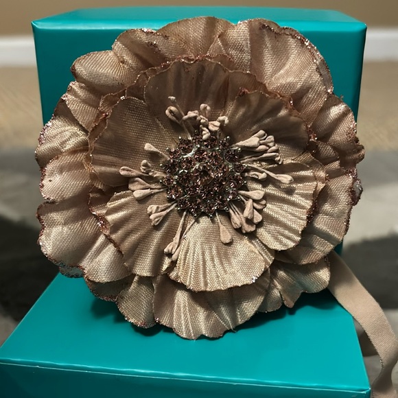 Tieks Rosé Flower Box Topper - Picture 1 of 1